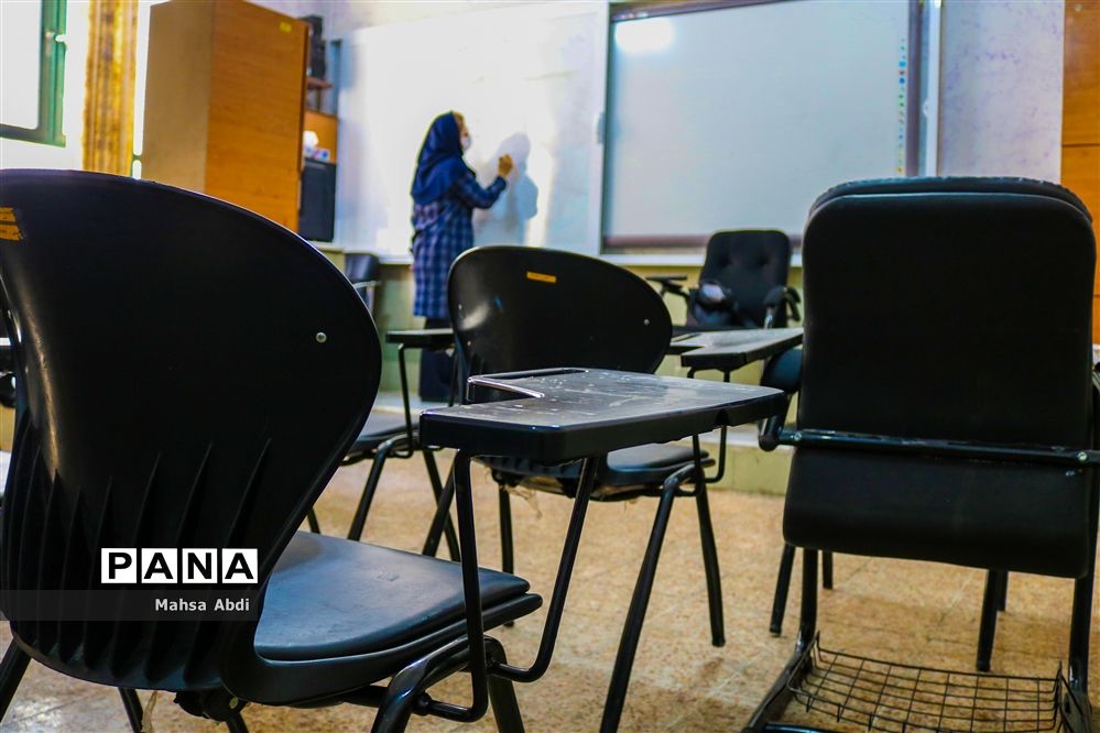تلاش معلمان شیراز در آموزش مجازی به دانش‌آموزان