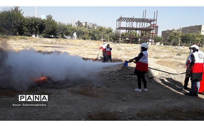 برگزاری دوره آموزشی اطفای حریق به همت واحد جوانان جمعیت هلال‌احمر شهرستان رباط‌کریم