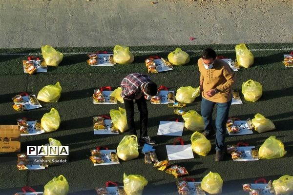 توزیع کمک‌های مومنانه بین نیازمندان توسط دانش‌آموزان شیرازی