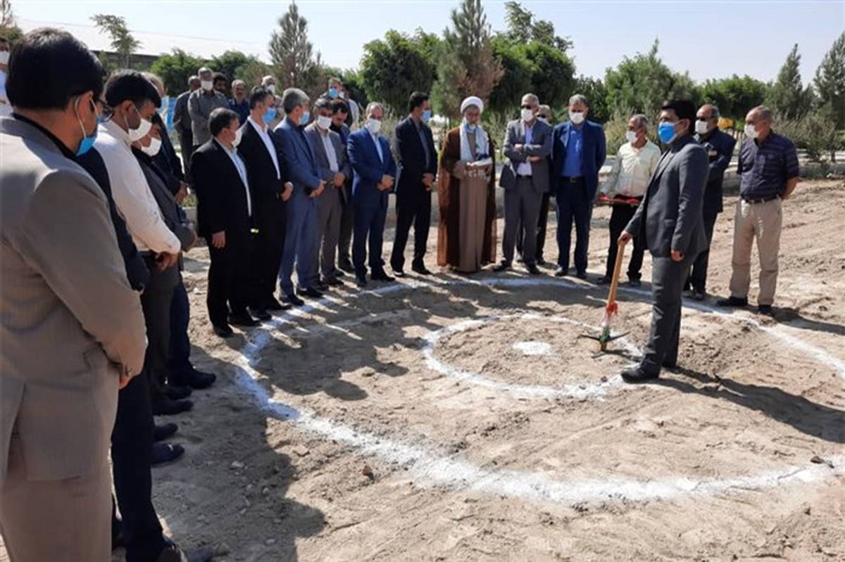 مدرسه راه درست زندگی را به دانش‌آموزان‌ می آموزد