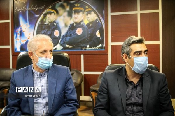 دیدار مدیر سازمان دانش آموزی استان فارس با رئیس سازمان آتش نشانی شیراز به مناسبت گرامیداشت روز آتش نشان