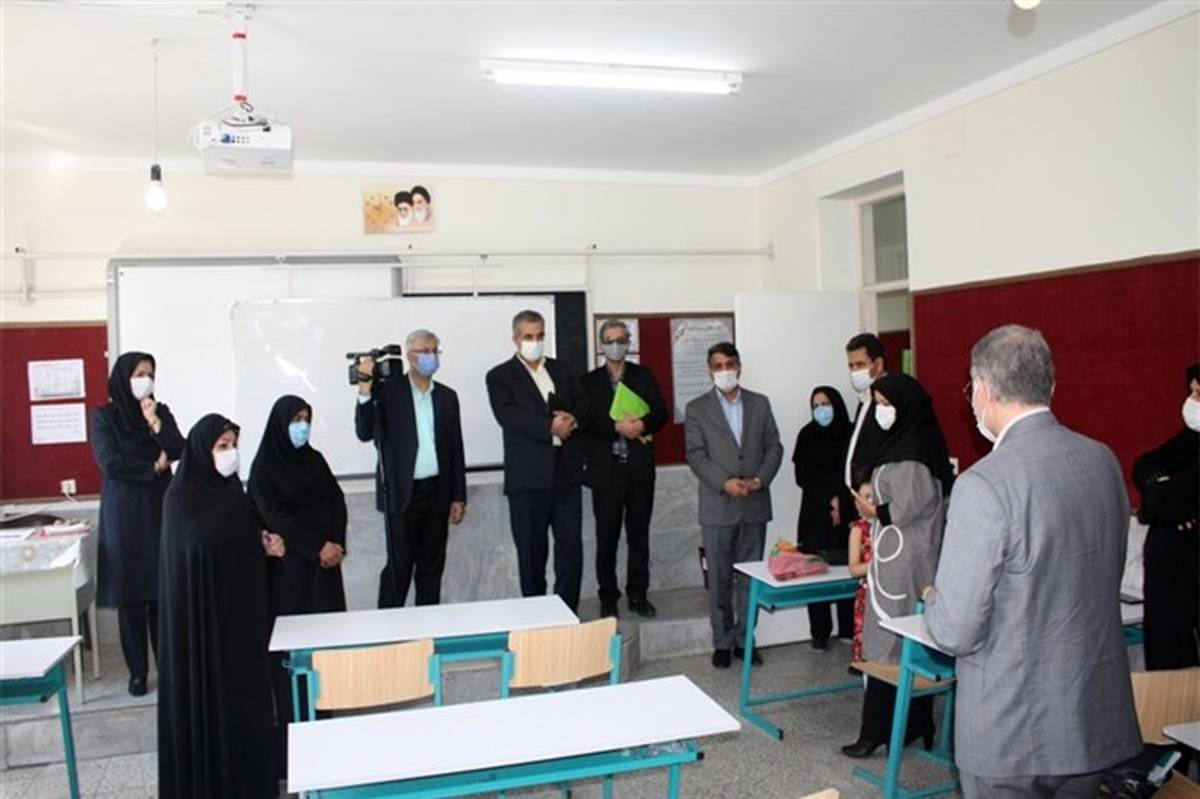 دبیر کل شورای عالی آموزش و پرورش  از مدارس شهری زنجان بازدید کرد