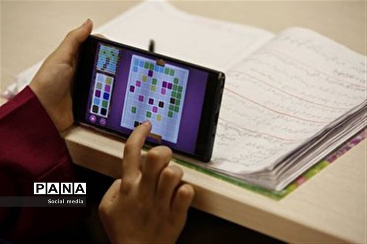 اهدای ۴ دستگاه تبلت به دانش آموزان نیازمند توسط جمعی از مشاوران مدارس دزفول