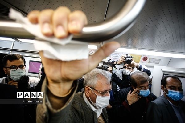 بازدید سخنگوی دولت از طرح استفاده اجباری ماسک در مترو