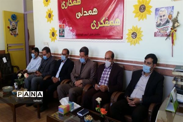 بازدید رئیس سازمان دانش‌آموزی فارس از فعالیت‌های پیشتازان در نی ریز
