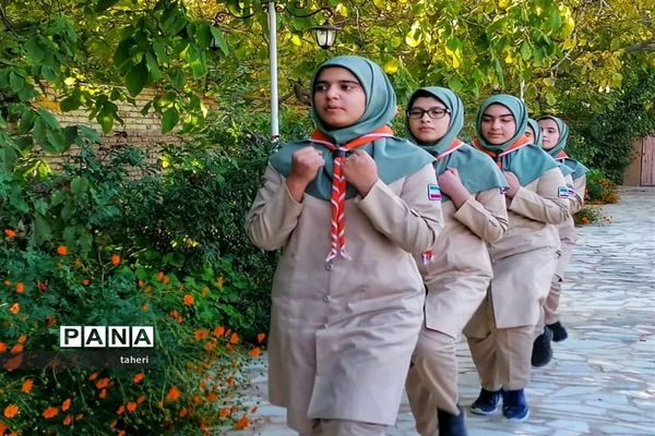 بازدید رئیس سازمان دانش‌آموزی فارس از فعالیت‌های پیشتازان در نی ریز