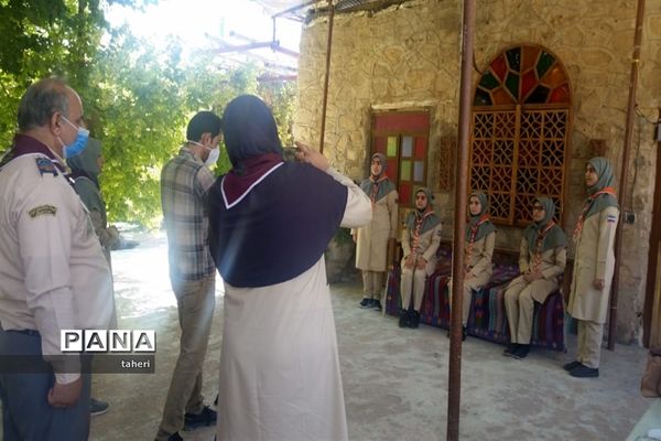 بازدید رئیس سازمان دانش‌آموزی فارس از فعالیت‌های پیشتازان در نی ریز