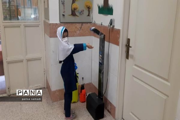 حضور دانش‌آموزان  و هنر‌آموزان در مدارس منطقه 13