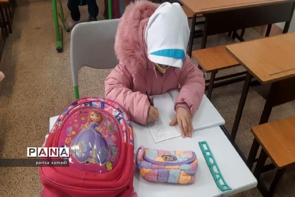 حضور دانش‌آموزان  و هنر‌آموزان در مدارس منطقه 13