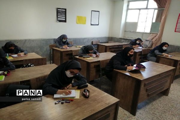 حضور دانش‌آموزان  و هنر‌آموزان در مدارس منطقه 13