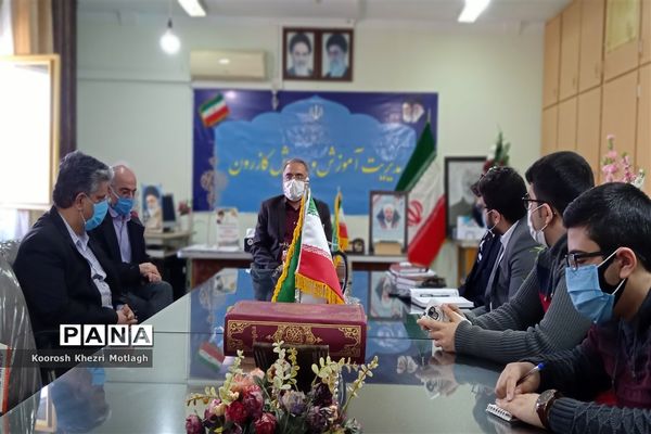 نشست توجیهی و آشنایی اعضای هیات رئیسه مجلس دانش‌آموزی با مدیر آموزش و پرورش کازرون