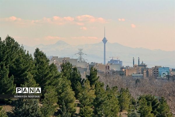 وزش باد باعث شد مردم تهران برای ساعاتی هوای پاک را تجربه کنند