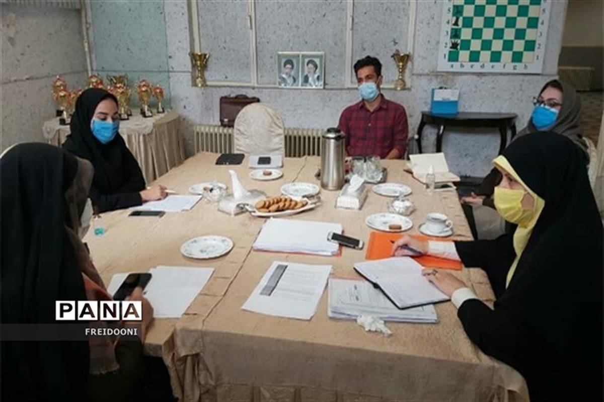 برگزاری جلسه هماهنگی تحلیل داده های طرح کوچ در منطقه 4