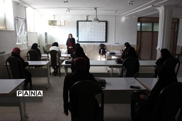 دوره مقدماتی خبرنگاری  ویژه دانش آموزان دختر در یاسوج با موضوع گزارشنویسی