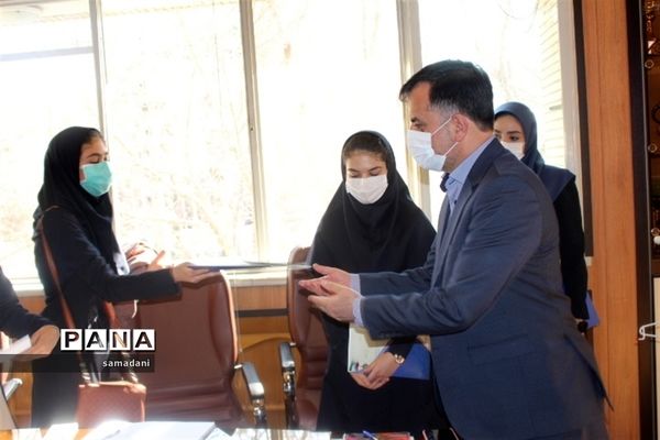 دیدار اعضای مجلس دانش آموزی با مدیر کل آموزش و پرورش استان اصفهان