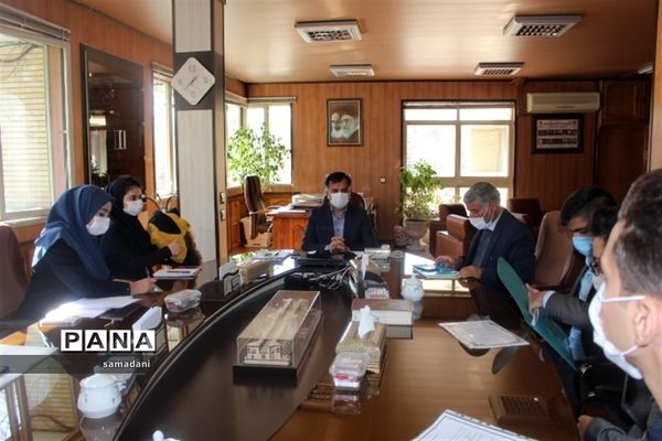 دیدار اعضای مجلس دانش آموزی با مدیر کل آموزش و پرورش استان اصفهان