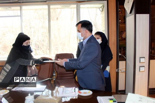 دیدار اعضای مجلس دانش آموزی با مدیر کل آموزش و پرورش استان اصفهان