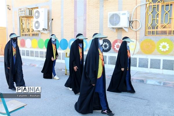 نواختن زنگ انقلاب در مدارس شهرستان امیدیه