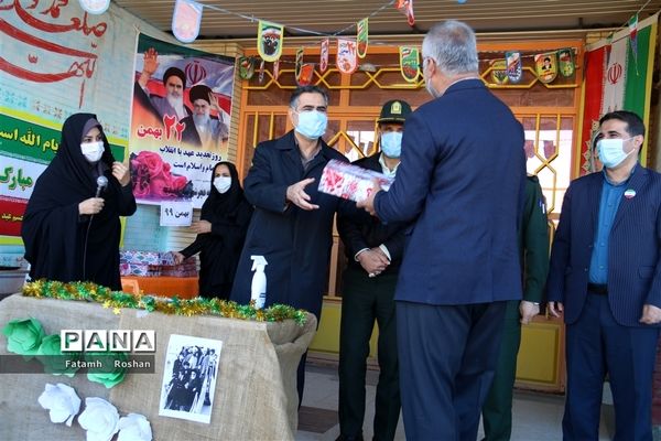 نواختن زنگ انقلاب در مدارس شهرستان امیدیه