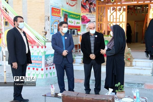 نواختن زنگ انقلاب در مدارس شهرستان امیدیه