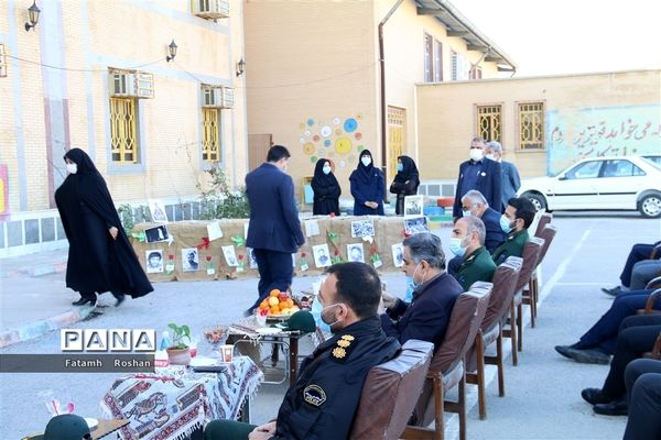 نواختن زنگ انقلاب در مدارس شهرستان امیدیه