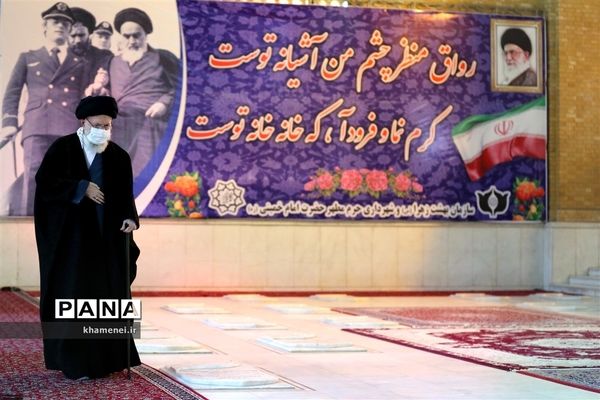 حضور رهبر انقلاب در مرقد امام خمینی(ره) و گلزار شهدا
