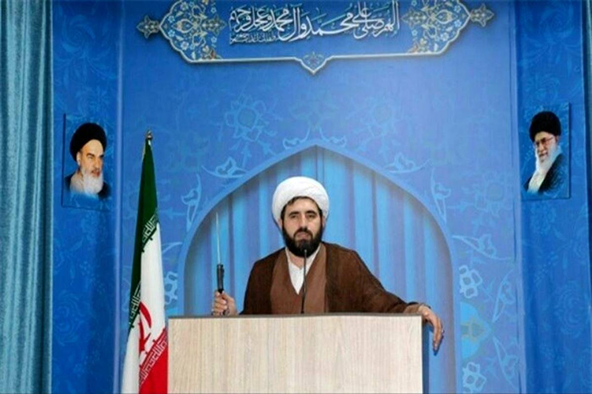 امام‌جمعه رهنان: ایران به برکت انقلاب به استقلال سیاسی رسیده است