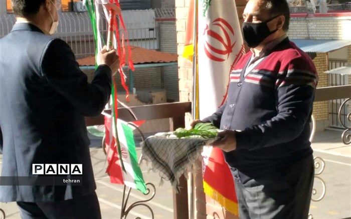 نواخته شدن زنگ انقلاب در دبیرستان شاهد ارشاد منطقه 12 تهران
