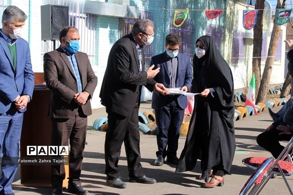 آیین نواختن زنگ انقلاب در مدرسه شهید طنانی خیرآباد