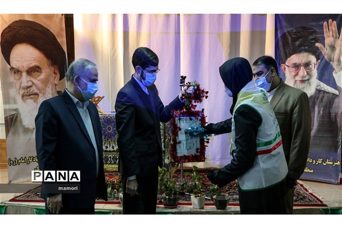 نهضت امام خمینی (ره ) برگرفته از اندیشه های مذهبی به ویژه حادثه عاشورا است