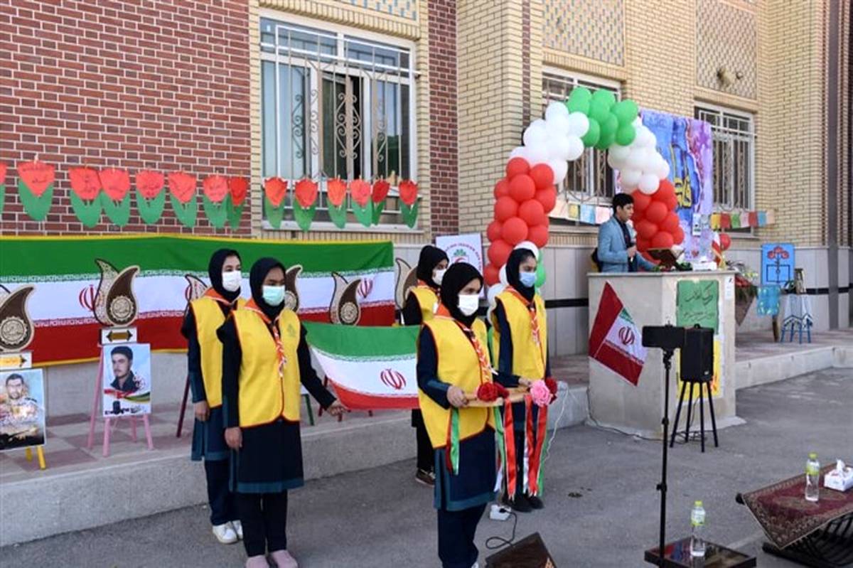 نواخته شدن زنگ انقلاب اسلامی در مدارس شهرستان جهرم