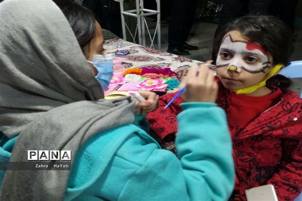 افتتاحیه نمایشگاه فجر در شهرستان امیدیه