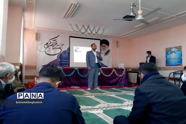 تجلیل ازنخبگان قرآنی دردارالقرآن ابرار شهرستان حمیدیه