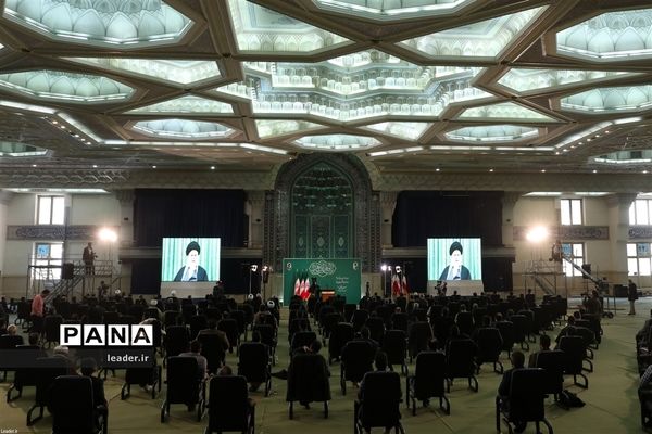 نشست تصویری رهبر انقلاب اسلامی با جمعی از مداحان به‌مناسبت سالروز ولادت حضرت زهرا(س)