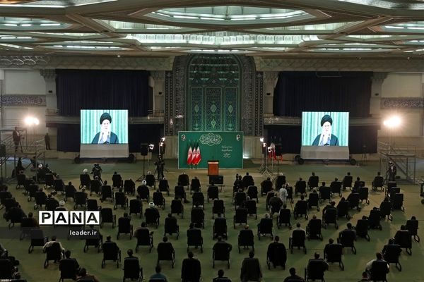 نشست تصویری رهبر انقلاب اسلامی با جمعی از مداحان به‌مناسبت سالروز ولادت حضرت زهرا(س)