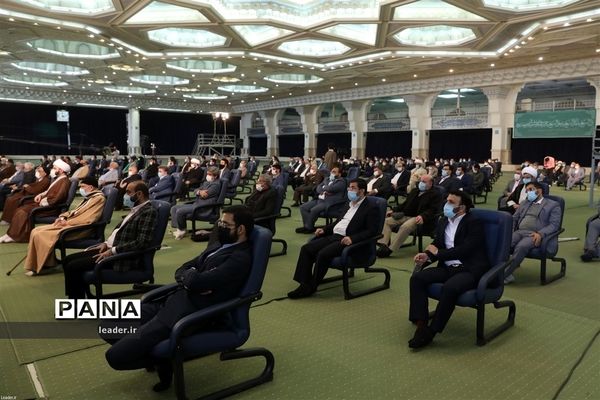 نشست تصویری رهبر انقلاب اسلامی با جمعی از مداحان به‌مناسبت سالروز ولادت حضرت زهرا(س)