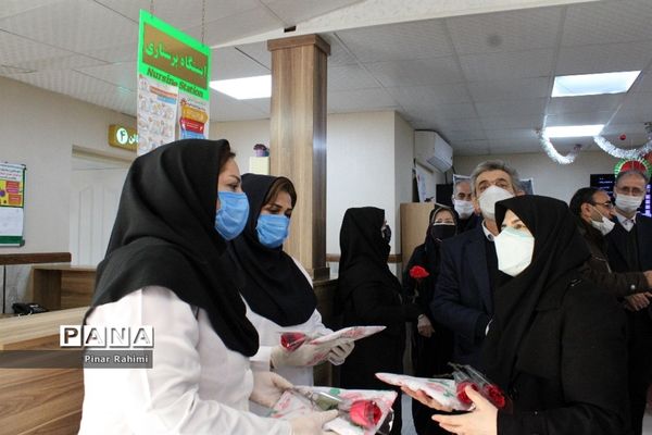 بازدید مدیرکل بهزیستی آذربایجان شرقی به مناسبت روز مادر از خانه سالمندان