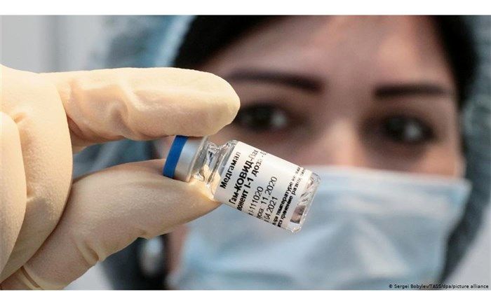 بارگیری نخستین محموله واکسن روسی به مقصد ایران/ فیلم