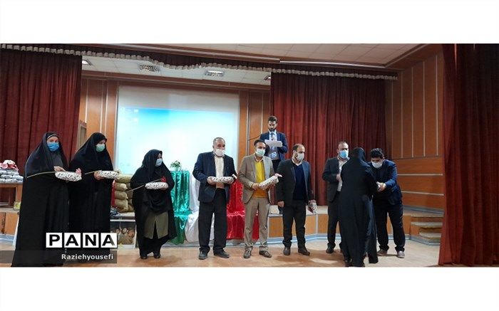 تجلیل از آموزش دهندگان نهضت سواد‌آموزی شهرستان قرچک به مناسبت روز زن