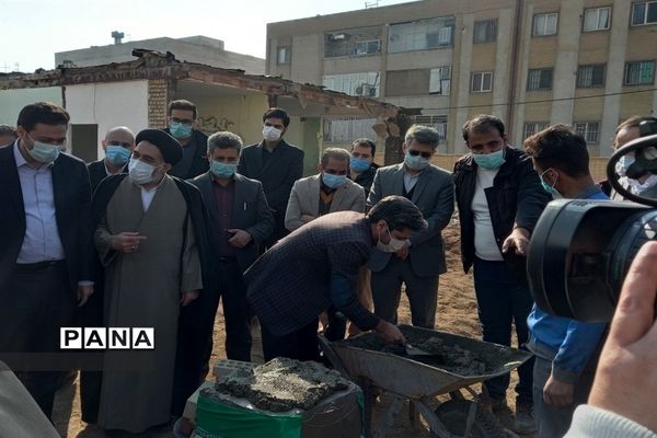 برگزاری مراسم خشت‌گذاری مدرسه جوادالائمه خاورشهر، همزمان با ایام مبارک دهه فجر