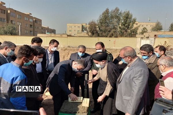 برگزاری مراسم خشت‌گذاری مدرسه جوادالائمه خاورشهر، همزمان با ایام مبارک دهه فجر