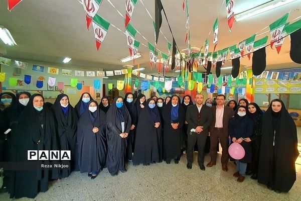 تجلیل از بانوان شاغل اداره آموزش و پرورش ناحیه یک بهارستان به مناسبت روز زن