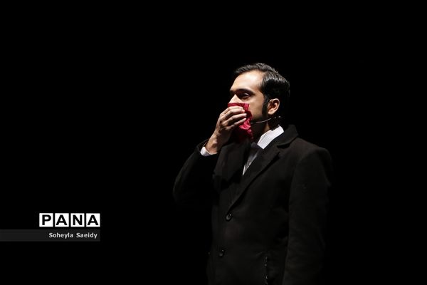 اجرای نمایش"ریبوت"