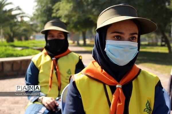 غبار روبی مزار شهدای گمنام اهواز به‌مناسبت دهه فجر