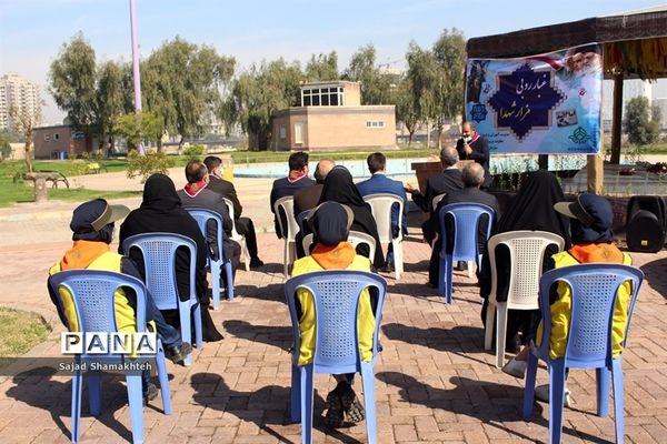 غبار روبی مزار شهدای گمنام اهواز به‌مناسبت دهه فجر