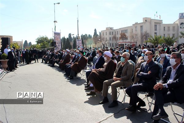 حضور مردم شیراز در راهپیمایی خودرویی و موتوری 22 بهمن