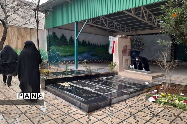 دیدار با خانواده شهید ایزدیار به مناسبت ایام دهه فجر