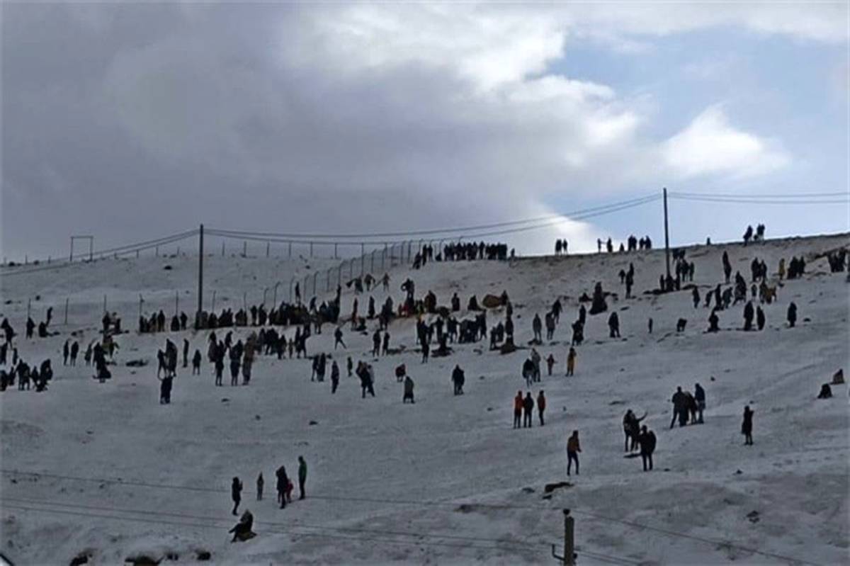 عدم توجه شهروندان به رعایت محدودیت‌ها در پیست اسکی آبعلی