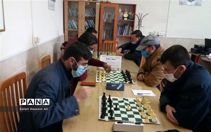 برگزاری مسابقه شطرنج فرهنگیان ویژه روز پدر در فاروج