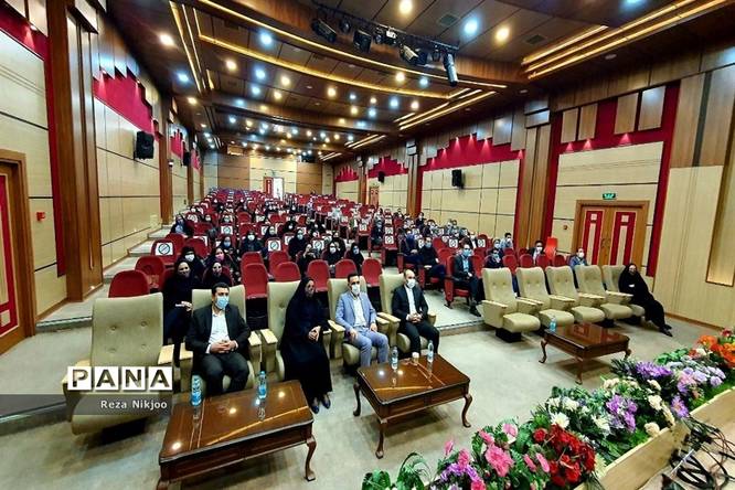 اختتامیه طرحهای کارشناسی آموزش ابتدایی آموزش و پرورش ناحیه یک بهارستان